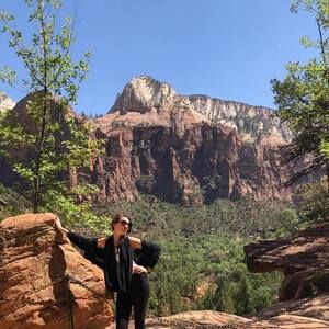 Meet your Posher, Caitlin